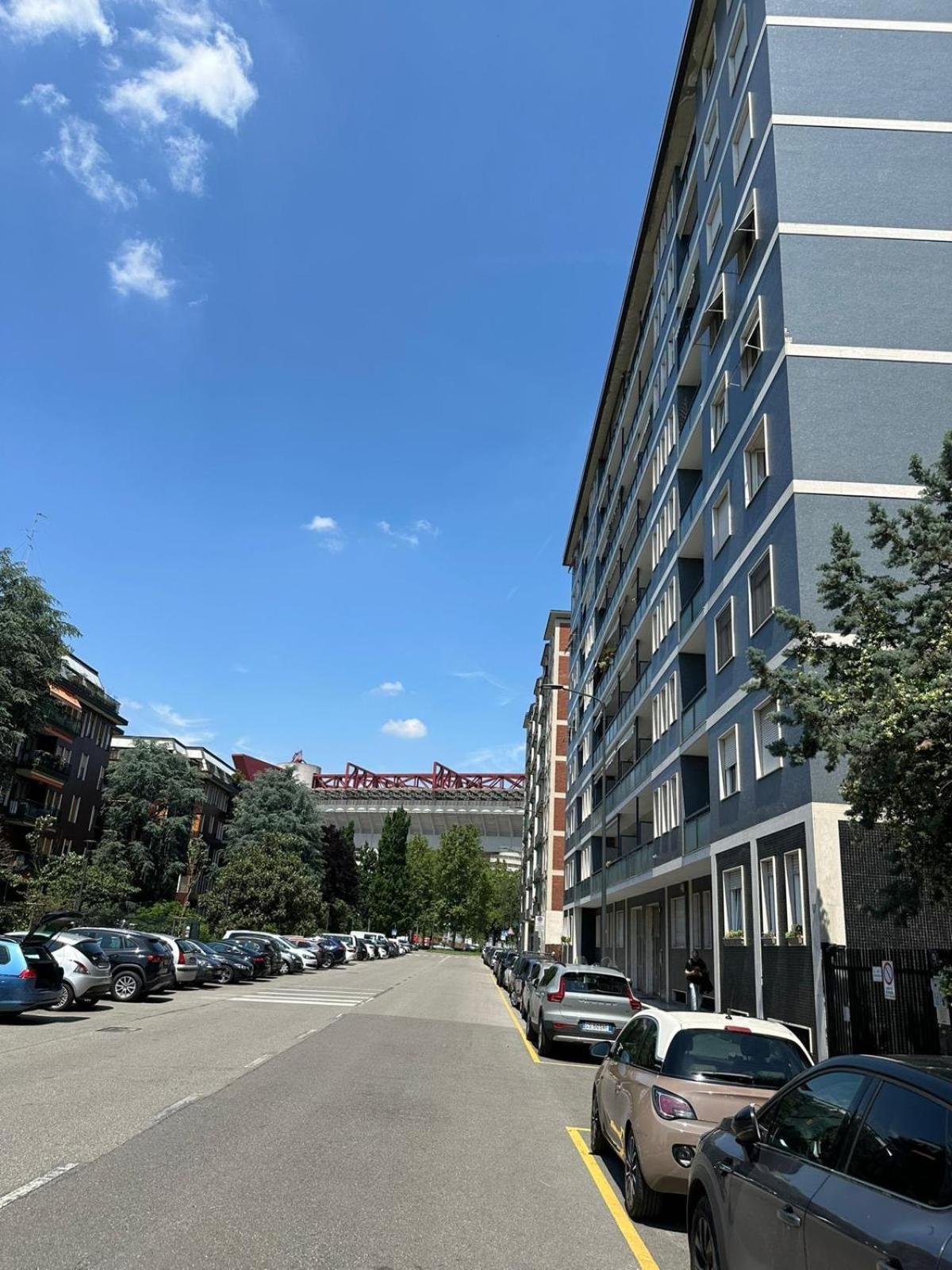 Difronte A San Siro * Milán